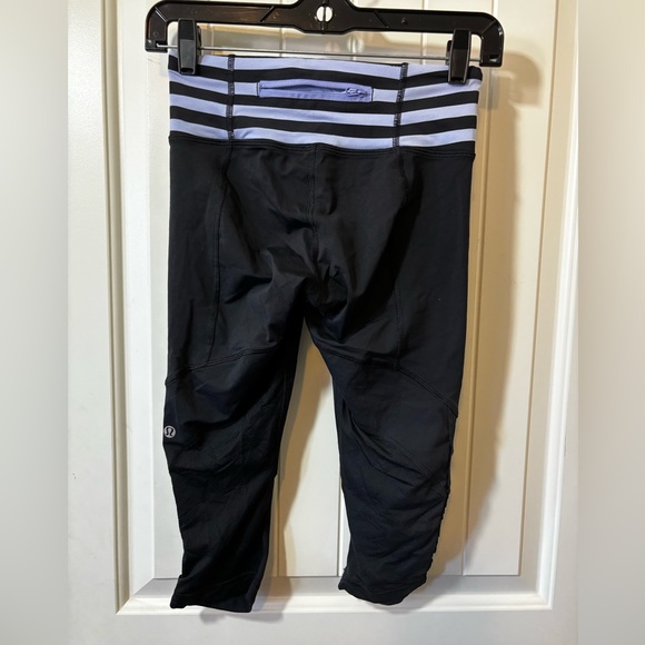 LULULEMON Crop Ruched Leggings EUC Size 4 D0 - Picture 4 of 7